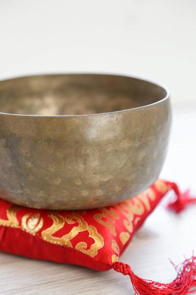 Antique Singing Bowl Throat Chakra 193 Hz