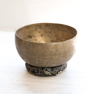 Antique Singing Bowl Sacral Chakra 146 Hz