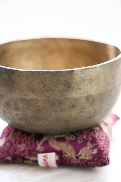 Antique Singing Bowl Throat Chakra 205 Hz