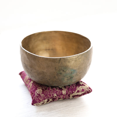 Antique Singing Bowl Throat Chakra 205 Hz