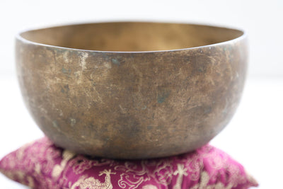 Singing Bowls Antique Singing Bowl Solar Plexus Chakra 160 Hz oldbowl594