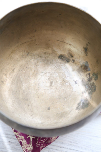 Singing Bowls Antique Singing Bowl Solar Plexus Chakra 160 Hz oldbowl594