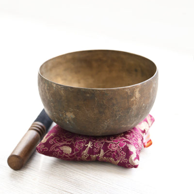 Singing Bowls Antique Singing Bowl Solar Plexus Chakra 160 Hz oldbowl594