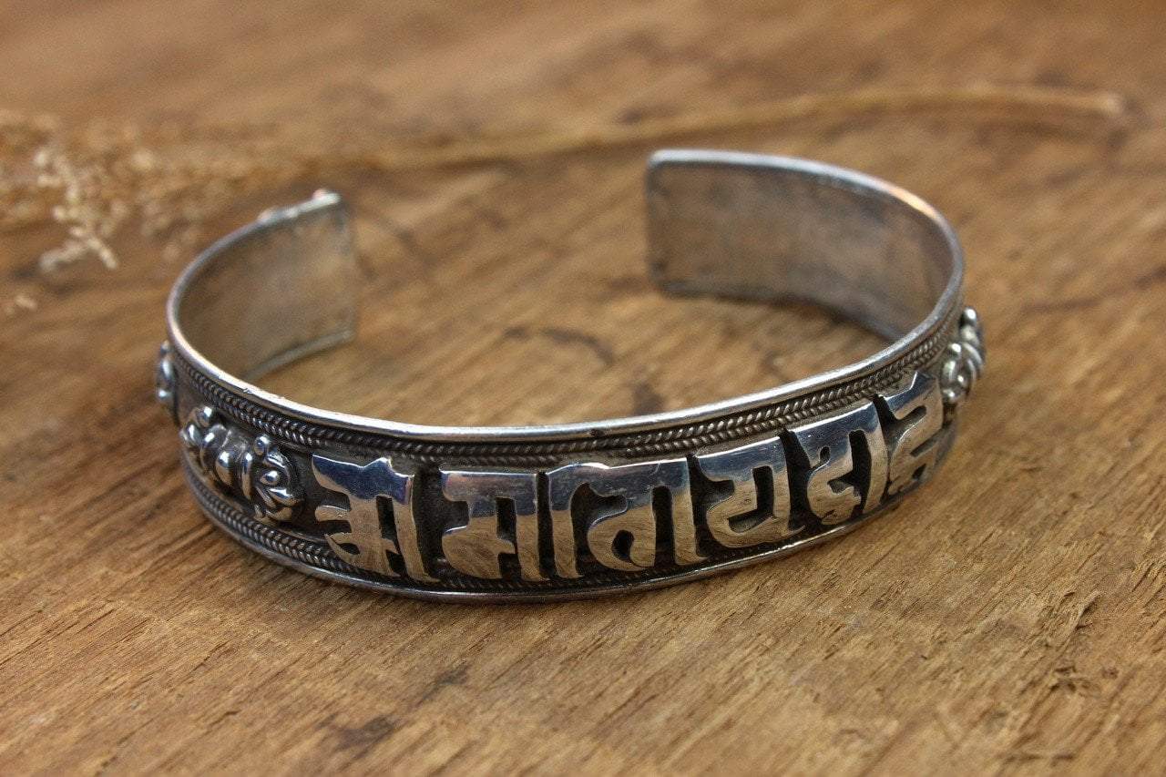 Buy JACK MARC New Shivaji Maharaj Devotional Bracelet For Men (Gold) at  Amazon.in