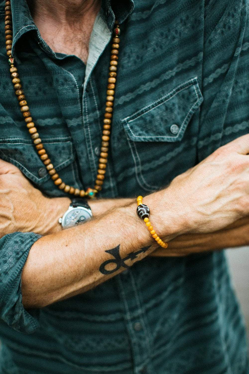 Notable pulsera de cuentas Dzi con botella de néctar