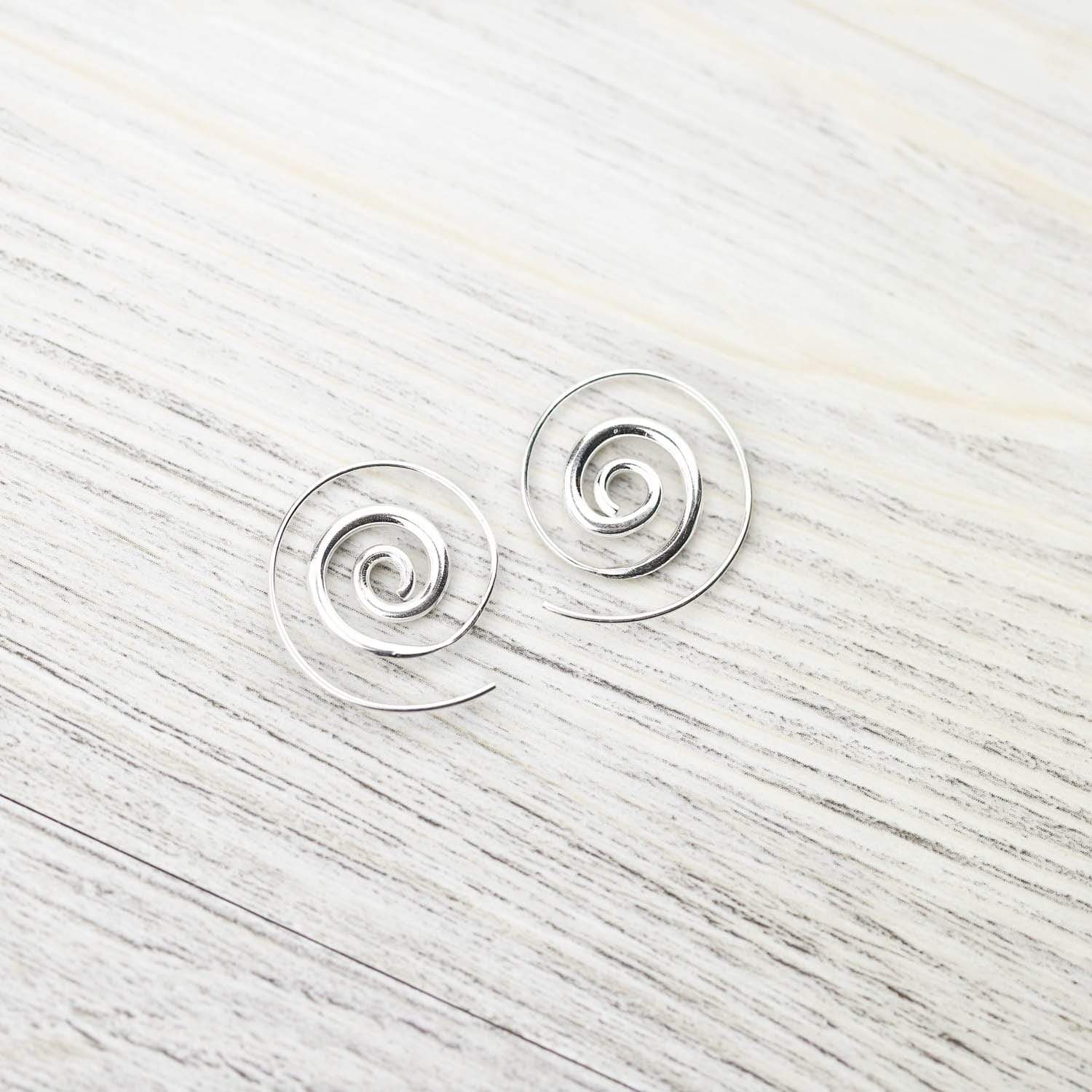 Earrings Hill Tribe Silver Spiral Earrings je116