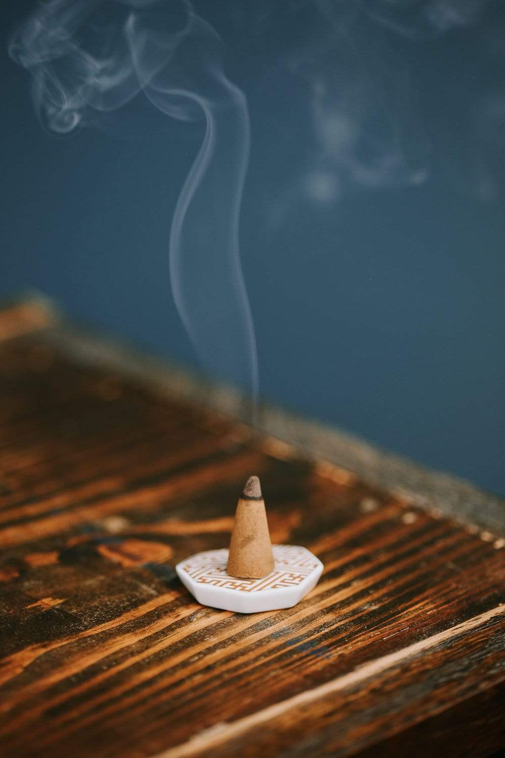https://www.dharmashop.com/cdn/shop/products/incense-agarwood-incense-cones-in133-28299227562030_2000x.jpg?v=1682707140