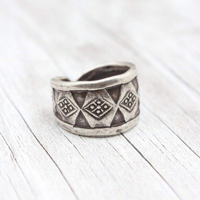 Rings 6 Endless Knot Ring JR255.06