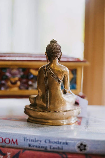 Estatua de cobre de Shakyamuni